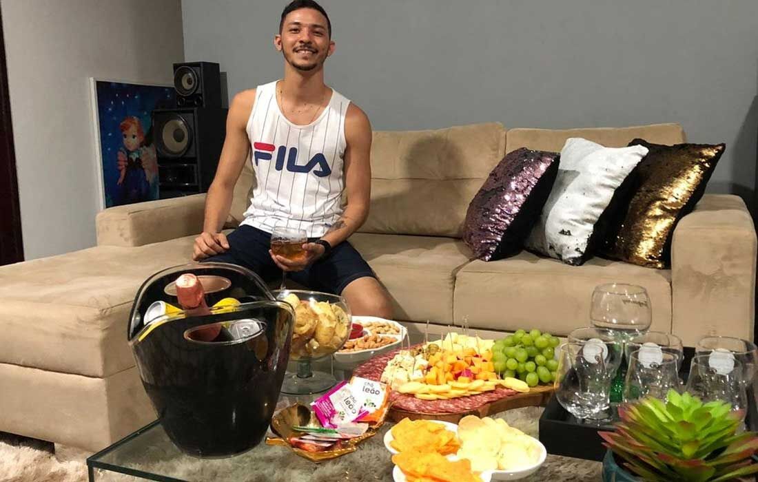 Professor Pedro Santos, 27, terá uma virada diferente em casa, sem festas