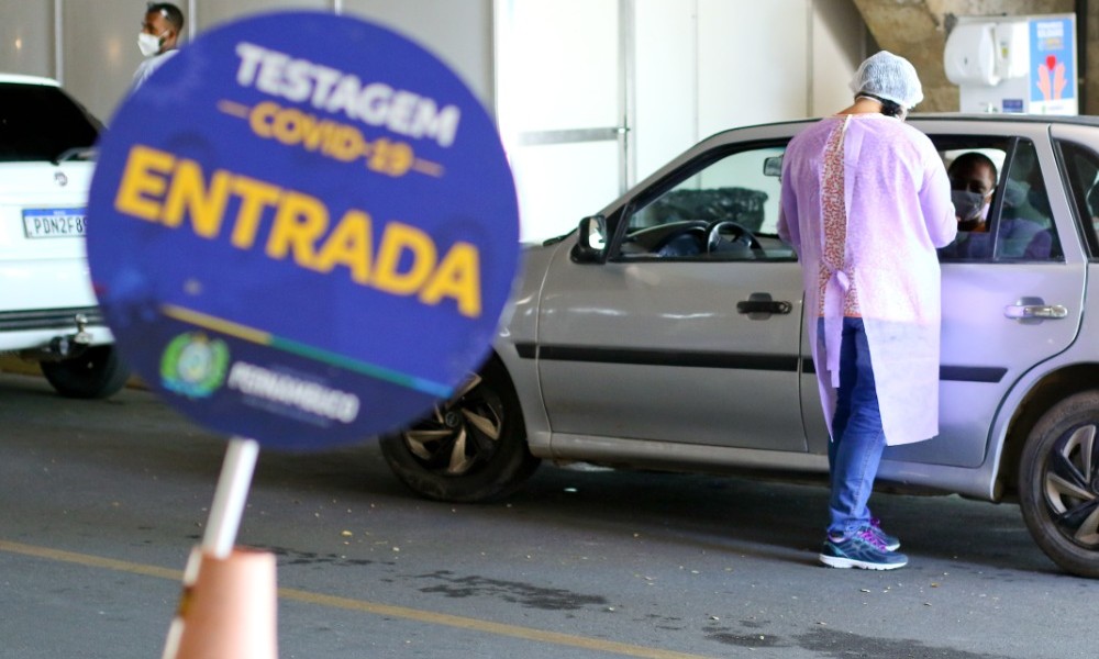 Centro de testagem de Covid-19 no Centro de Convenções, em Olinda