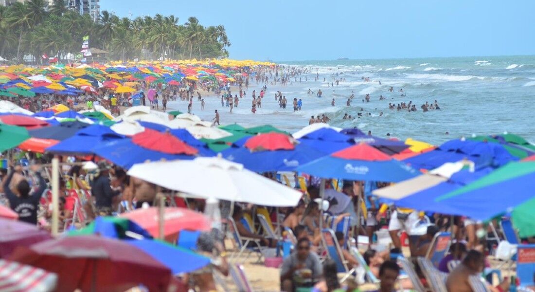 Praia de Boa Viagem teve movimentação intensa
