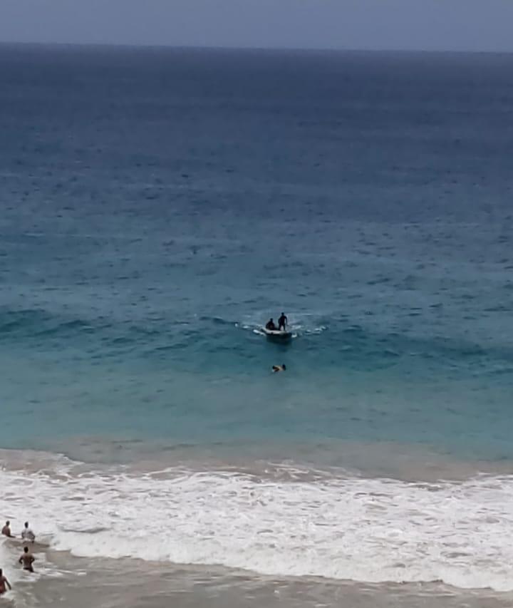 Turista sendo resgatado após o acidente