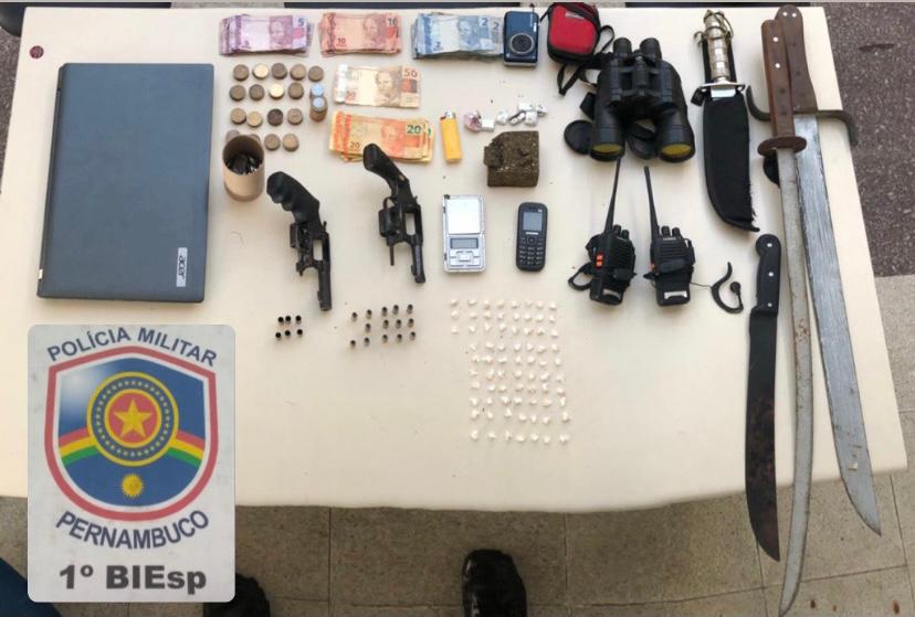 Parte do material foi encontrado com o suspeito em sua residência