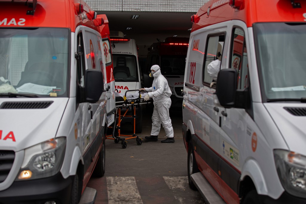 Paciente chega em hospital de Manaus, no Amazonas