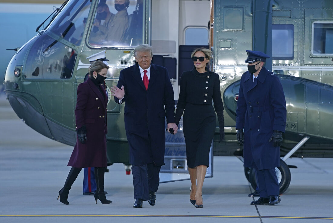 Donald e Melania Trump deixando a Casa Branca