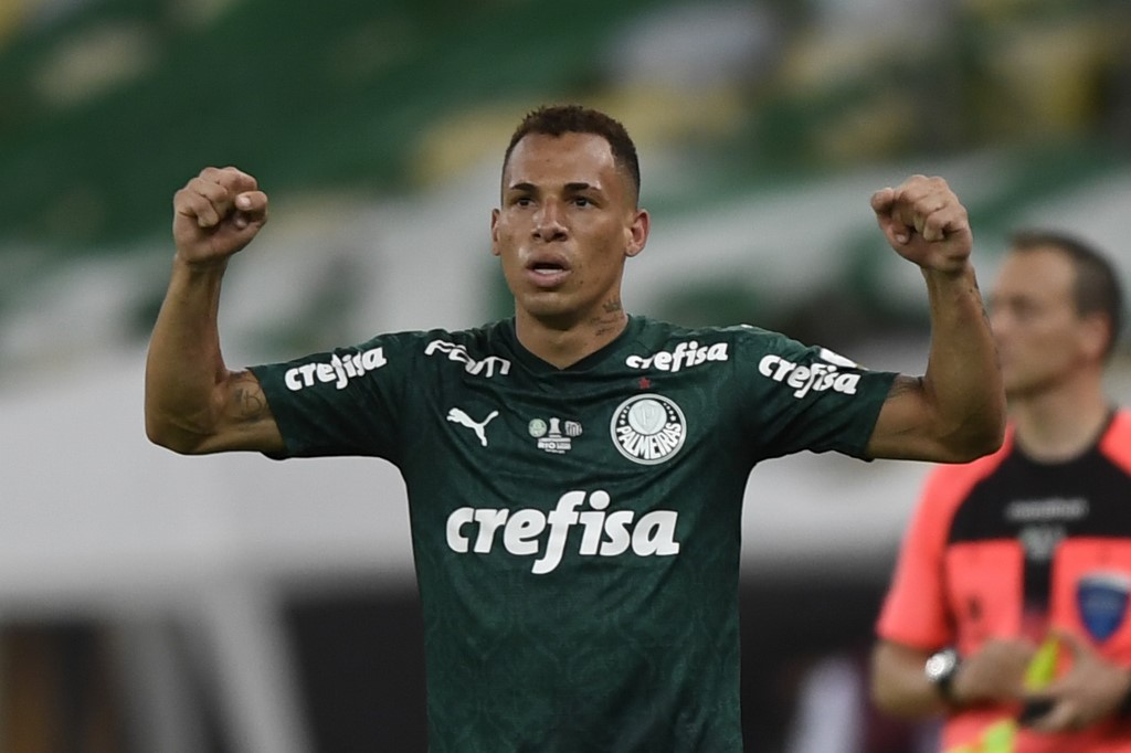 Breno Lopes reúne-se com claque do Palmeiras e pede após gesto