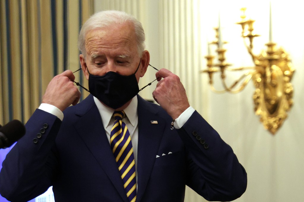 Presidente dos Estados Unidos, Joe Biden, também usa máscaras de tecido