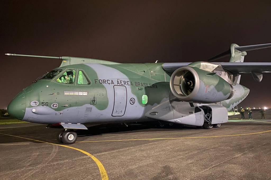 Avião de transporte KC-390