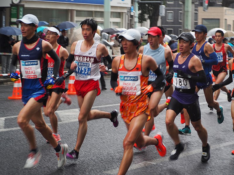 Corredores na Maratona de Tóquio de 2019