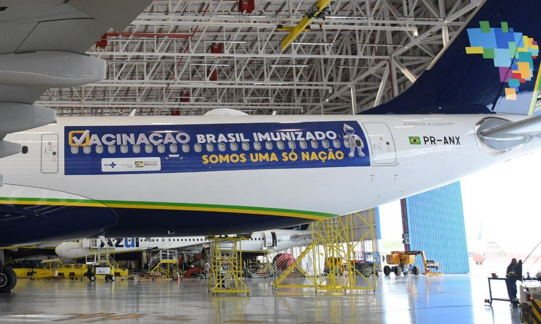 O avião que buscará as vacinas está estacionado no Aeroporto do Recife a espera de ordem para embarque