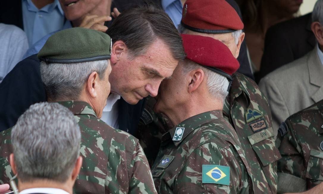 Jair Bolsonaro em uma cerimônia militar