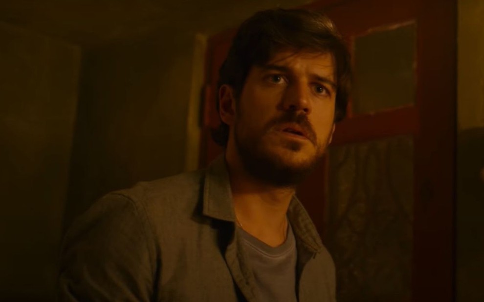 Marco Pigossi no trailer de Cidade Invisível, série que estreia em 5 de fevereiro na Netflix