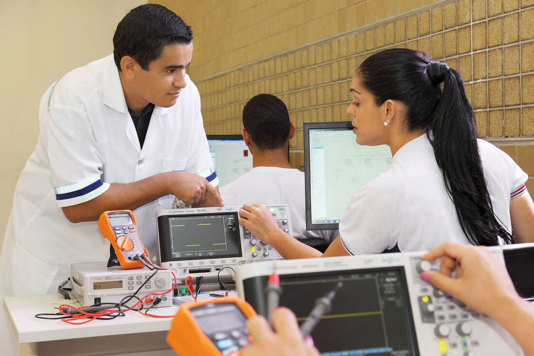 Ao todo, são 1.140 vagas para cursos no formato presencial e 570 vagas para aulas à distância