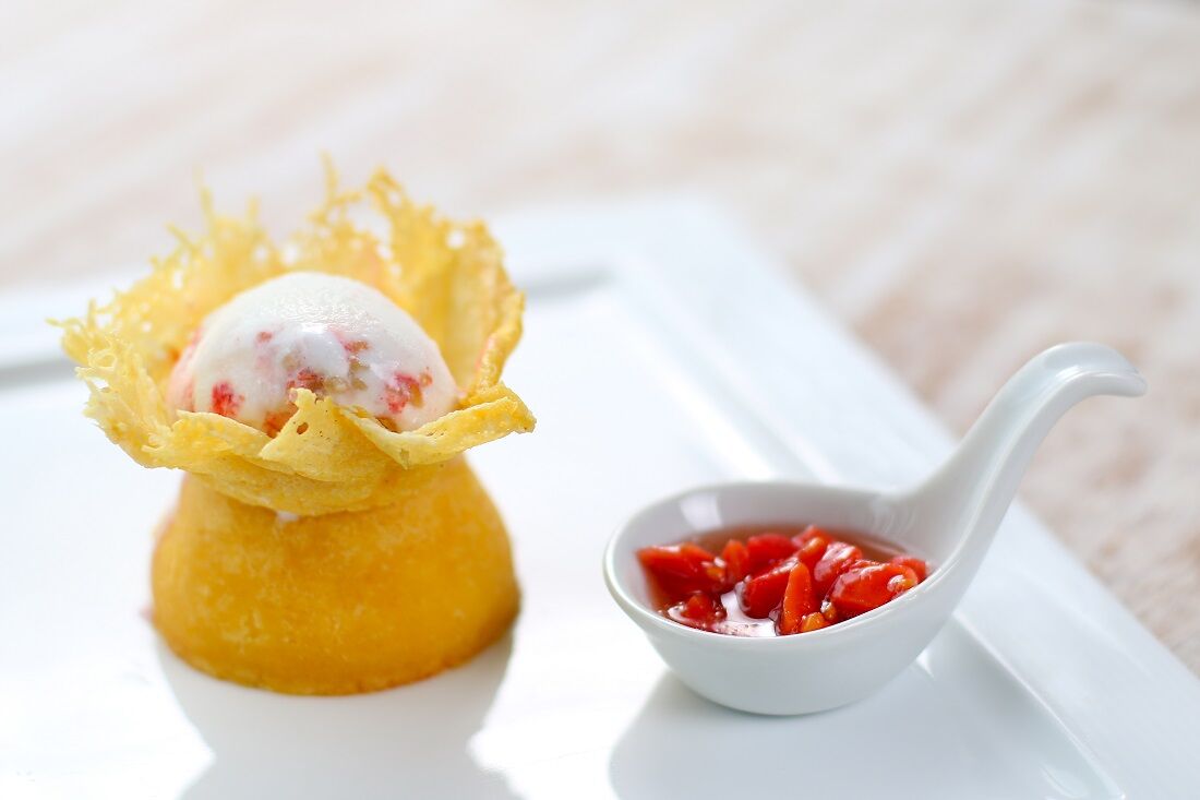 Petit gâteau de queijo de coalho e goiabada