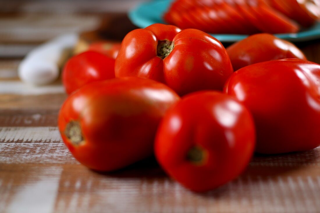 O tomate foi o produto com maior impacto na inflação, entre os itens de alimentação, com alta de preços de 22,21% em março.