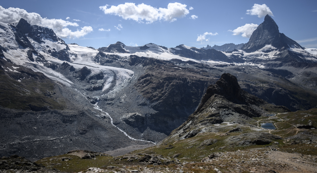 Degelo da geleira Unterer Theodulgletscher próximo à montanha Matterhorn, na fronteira da Suíça com a Itália