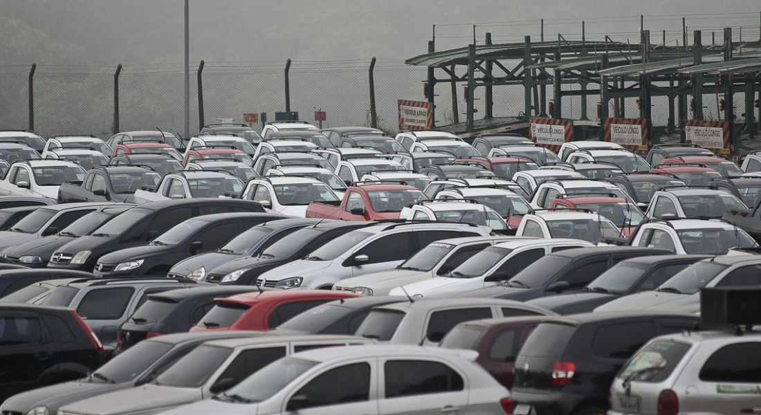 O pagamento do IPVA é obrigatório e a alíquota apresenta variação conforme o modelo e o ano de fabricação do veículo e também o estado em que o contribuinte mora