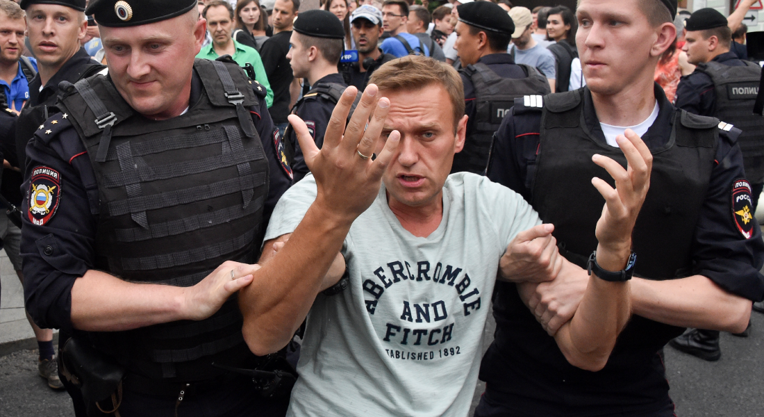 Alexei Navalny foi detido por policiais russos durante uma passeata para protestar contra a suposta impunidade das agências de aplicação da lei em junho de 2019