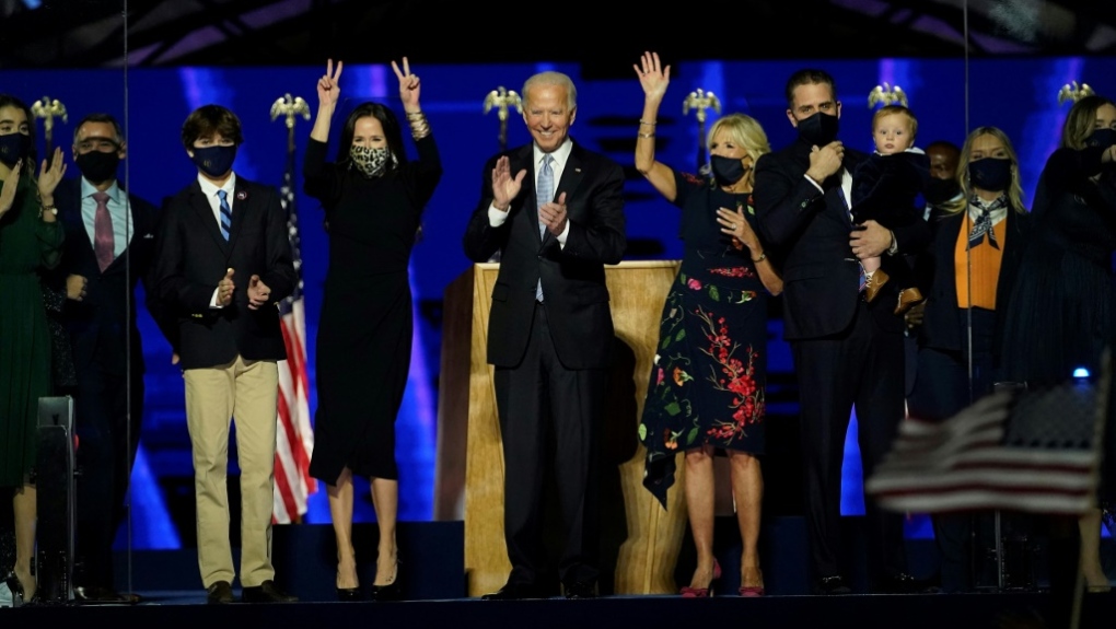 Joe Biden, sua esposa, Jill, e membros da família