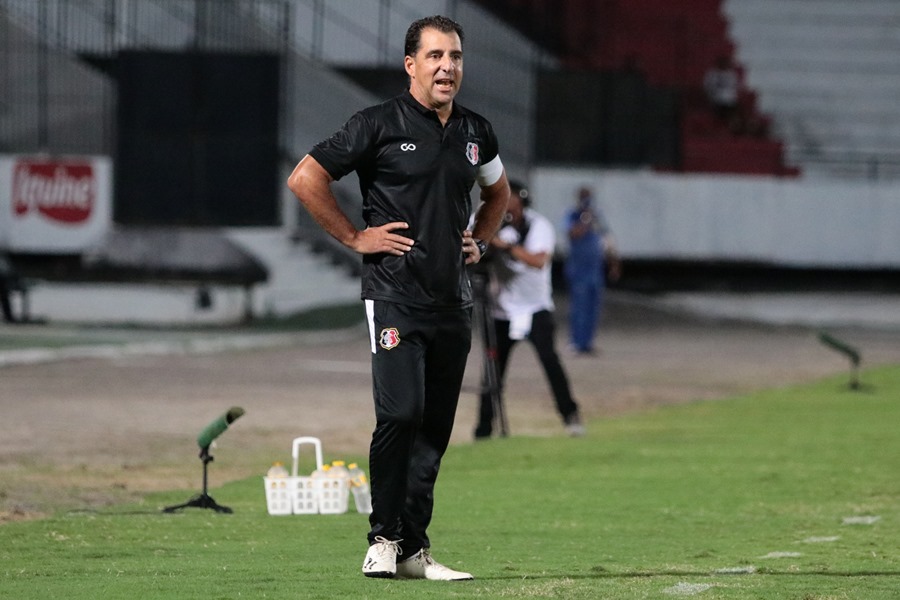 Apesar de empate, técnico do Vila Nova vê mudança de atitude no time