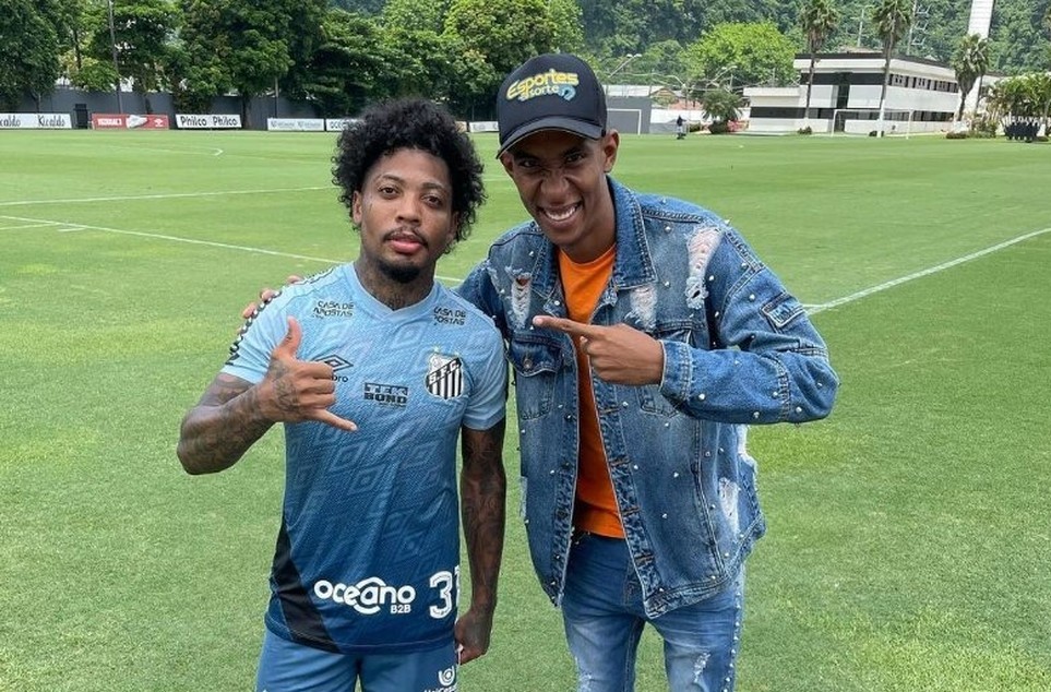 Ney Silva publicou fotos com os jogadores Marinho e Kaio Jorge, e após repercussão, apagou as publicações