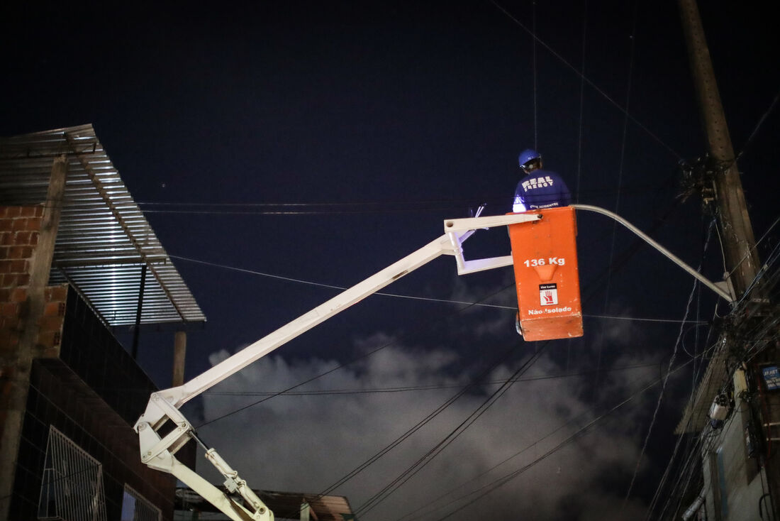 Iluminação de LED no Alto do Buriti, Zona Norte do Recife