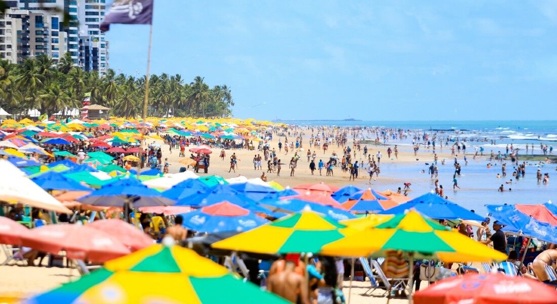 Primeiro dia de 2021 na praia de Boa Viagem, no Recife