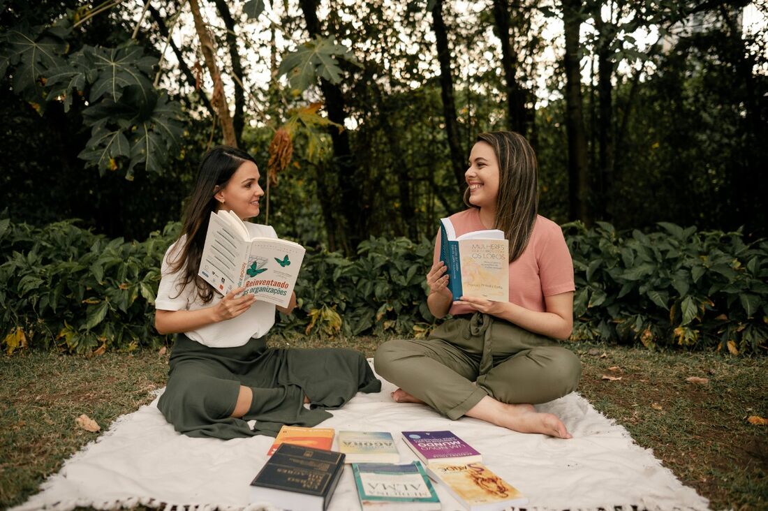 As terapeutas Marina Giovannetti e Hylla di Paula ajudam pessoas com terapias integrativas individualizadas