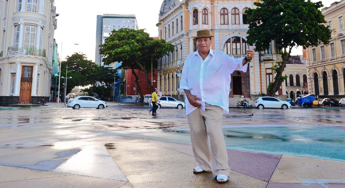 Familiares e amigos de Sala prestam homenagem na cidade natal do