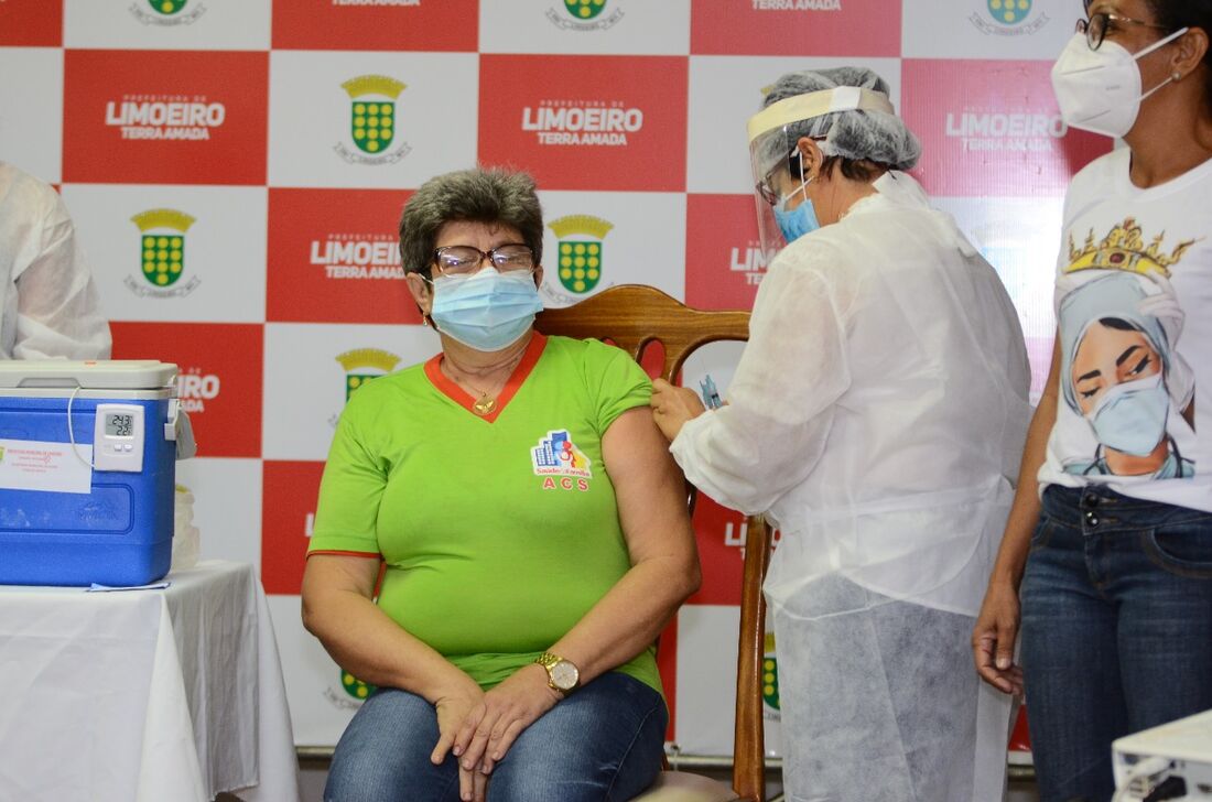 Vacinação contra Covid-19 em Limoeiro