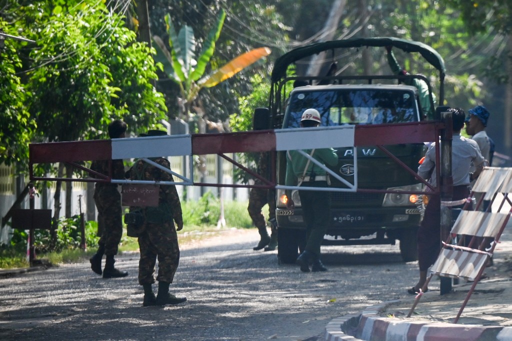 Os militares de Myanmar deteram o líder do país, Aung San Suu Kyi