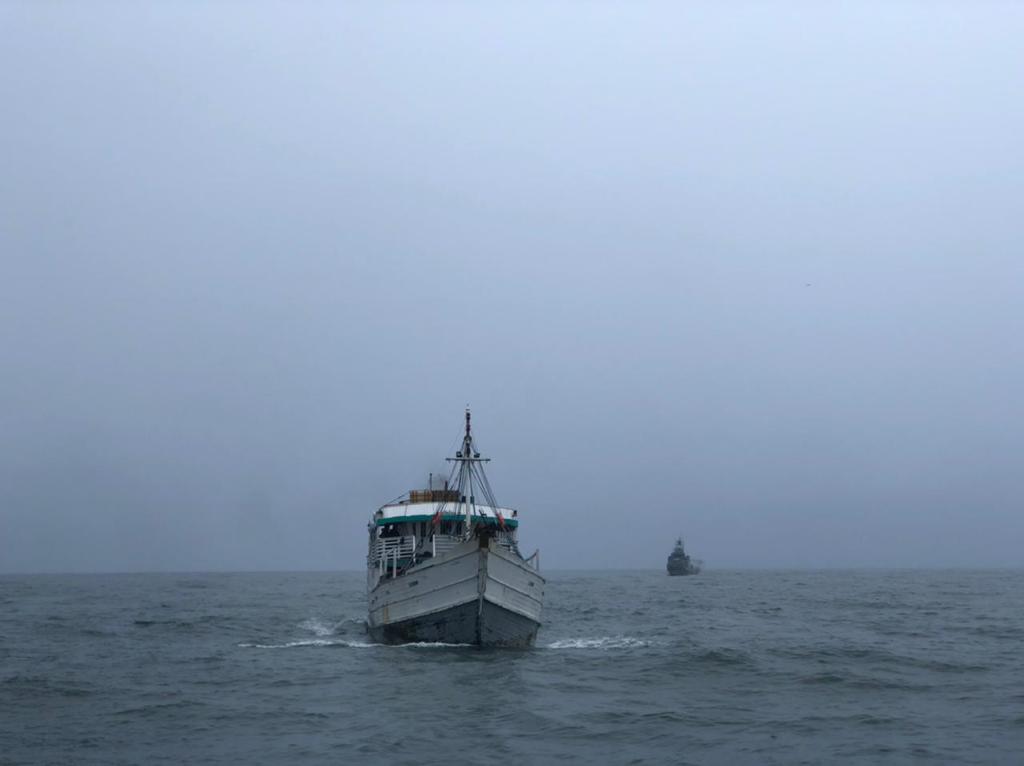 Embarcação foi interceptada em alto-mar