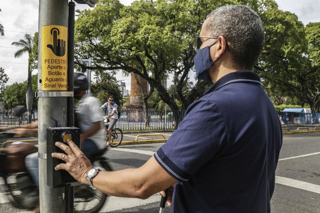 Semáforo visual melhora acessibilidade das pessoas cegas