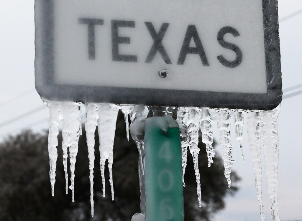 Texas, nos Estados Unidos enfrenta onda de frio com baixas temperaturas