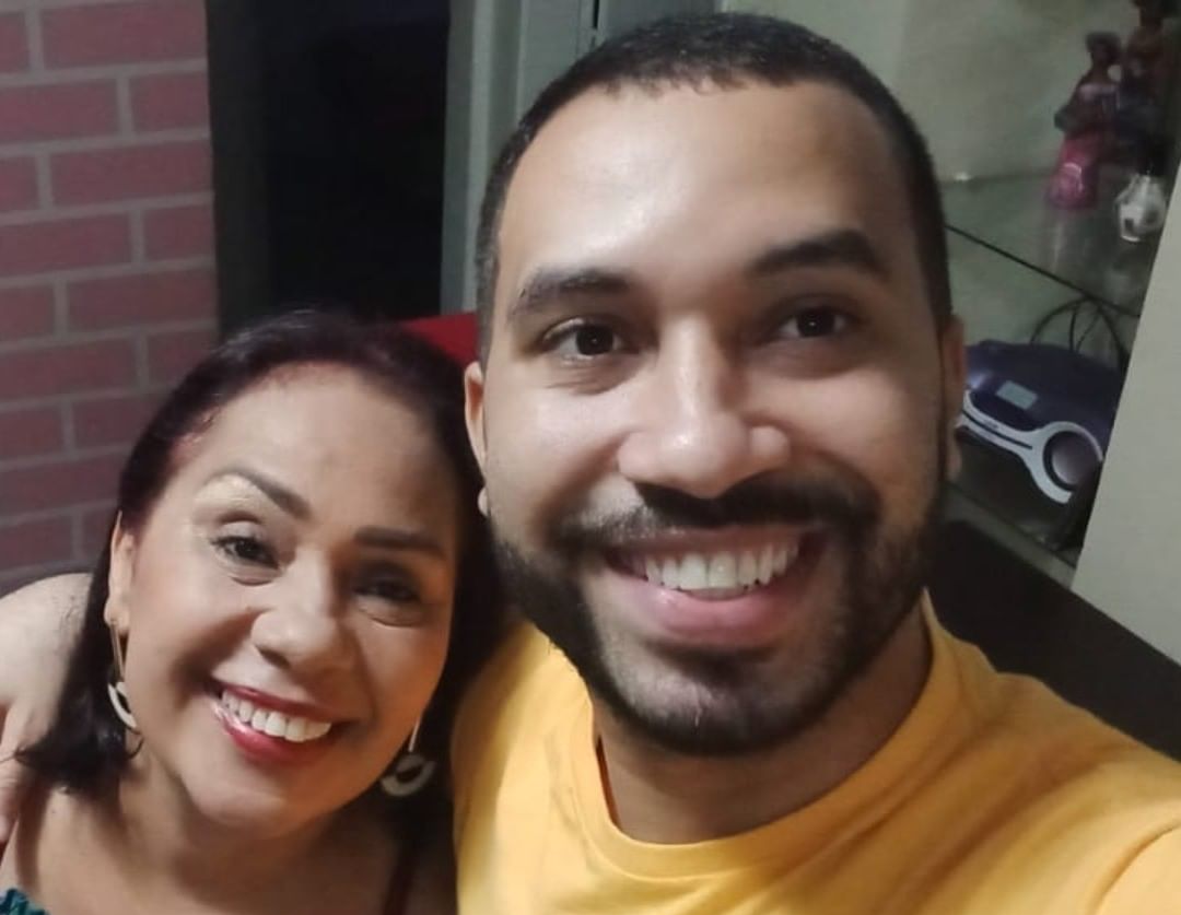 Jacira e o filho Gilberto, participante do BBB 21