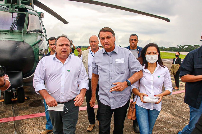 Presidente juntamente com o ministro da Saúde, Eduardo Pazuello em viagem ao Acre