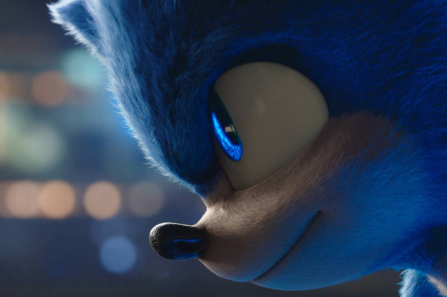 Sonic, dublado por Ben Schwartz, em