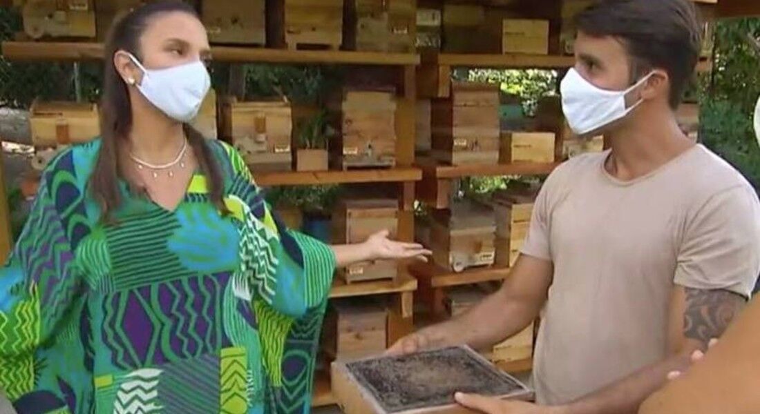 Ivete Sangalo e Daniel Cady no meliponário na casa de praia da família.