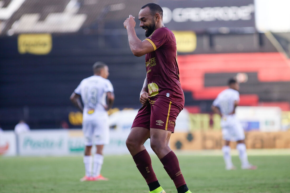 Dalberto comemora gol ante o Atlético/MG