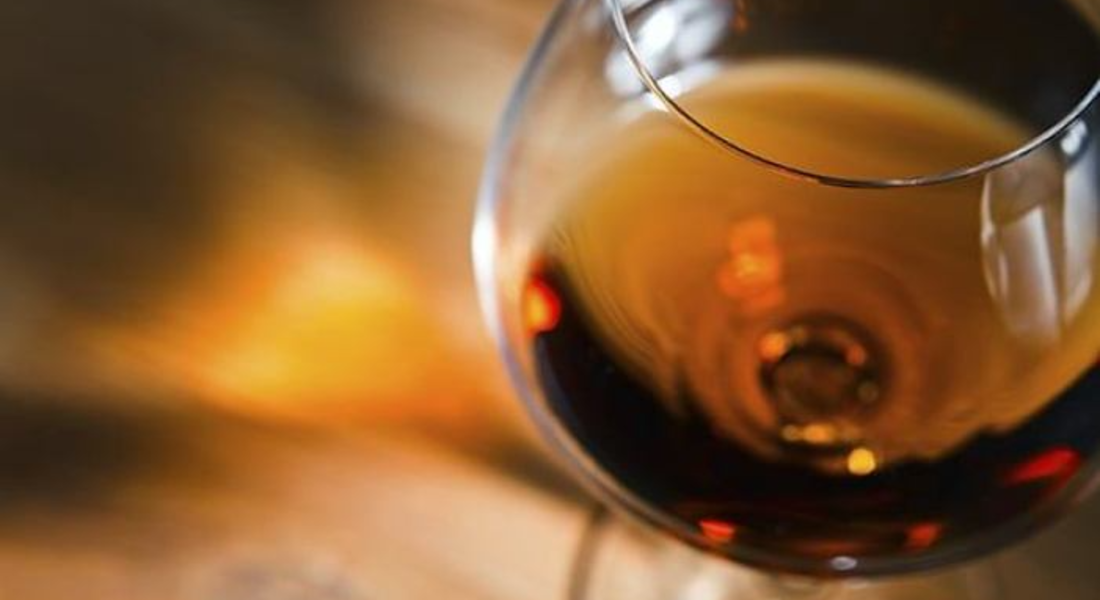 Imagem meramente ilustrativa de uma taça de conhaque