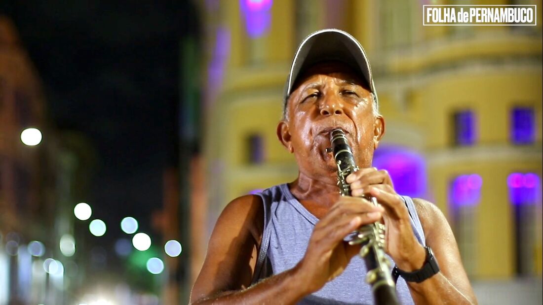 Maestro Manoel Carvalho faz homenagem solitária ao Carnaval do Recife