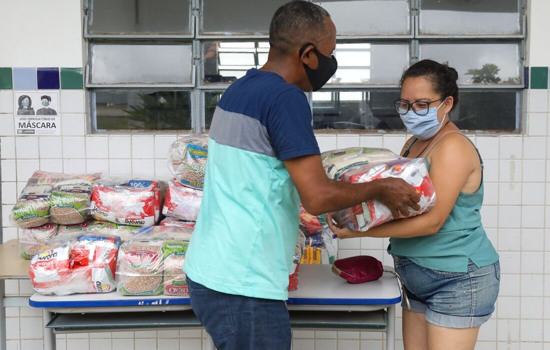 A ação contempla todos os 64.416 estudantes que estão em período de recesso escolar