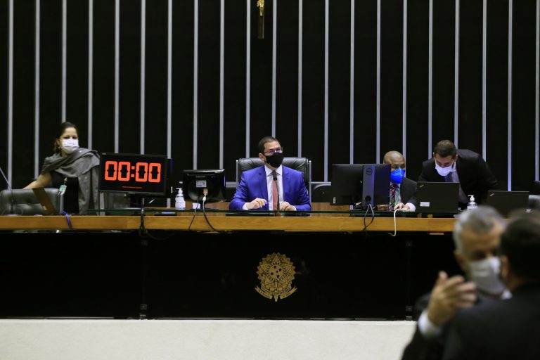 Deputado Marcelo Ramos preside a sessão desta quinta