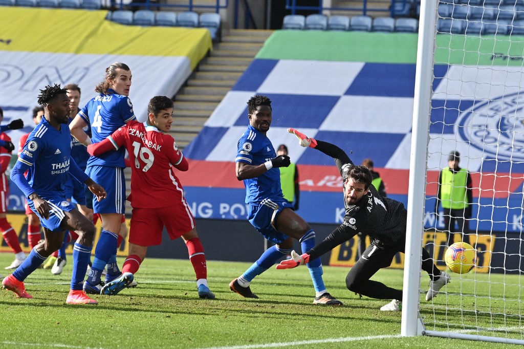 Leicester venceu o Liverpool por 3 a 1, chegando à segunda posição na tabela