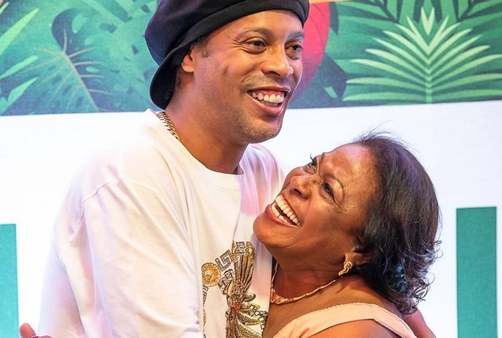 Ronaldinho e a mãe, Dona Miguelina