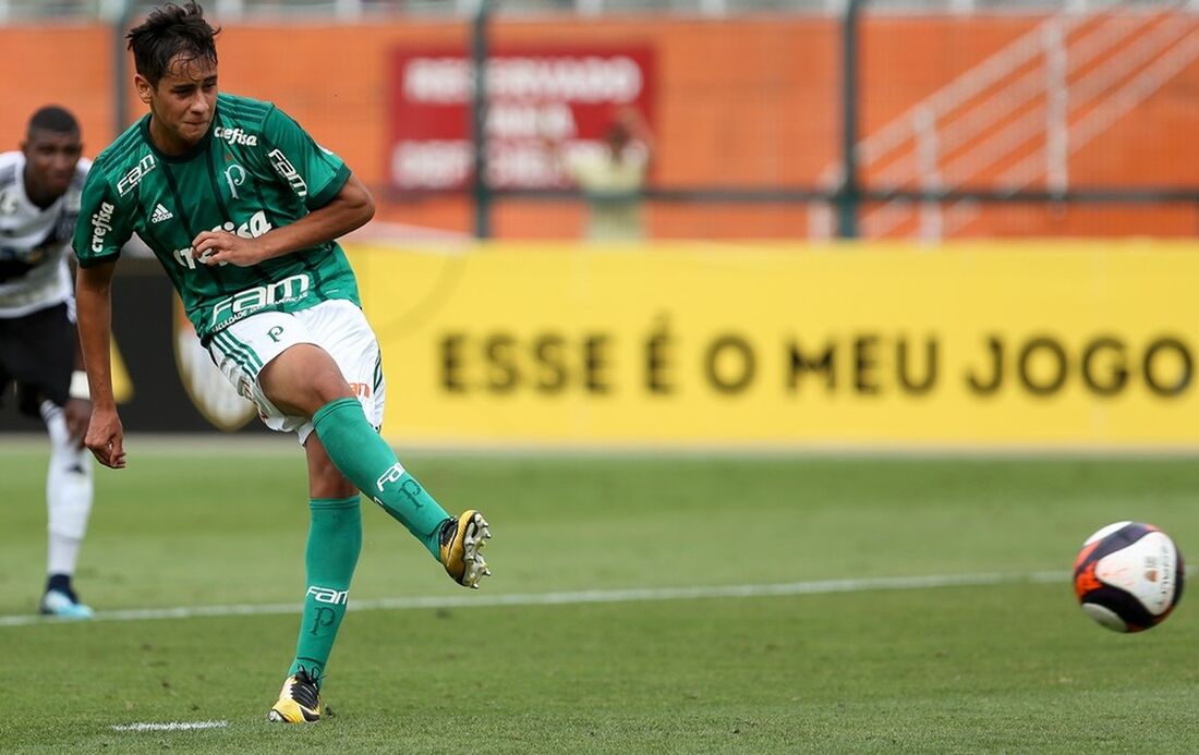 José Aldo passou pela base do Palmeiras