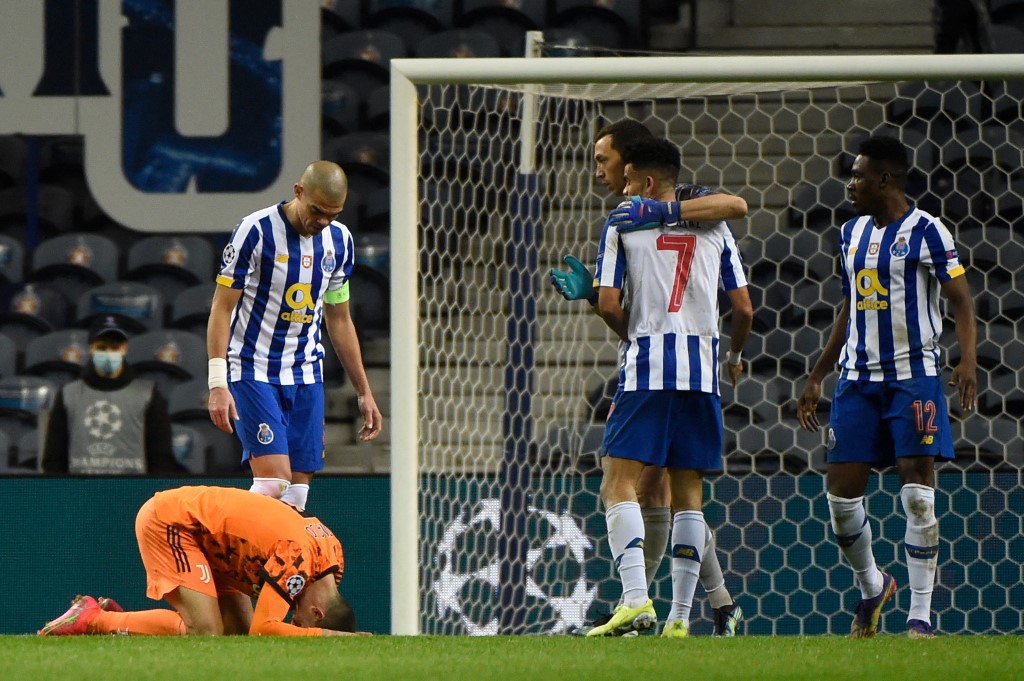 Jogadores do Porto comemoram o resultado positivo contra a Juve