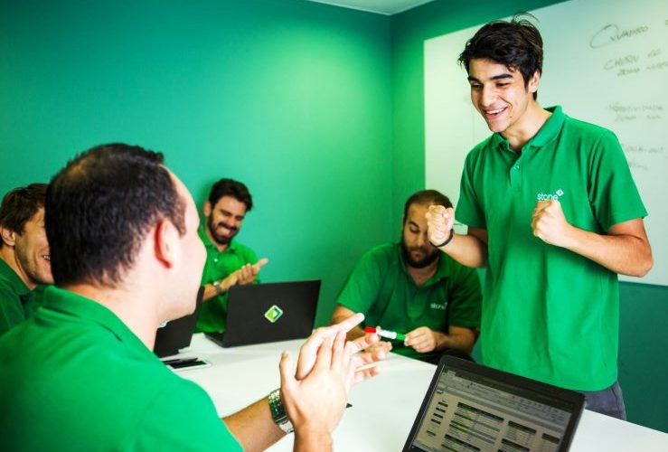 Com a proposta de ser mais do que um processo seletivo, o programa propõe formar os candidatos e contratar boa parte deles