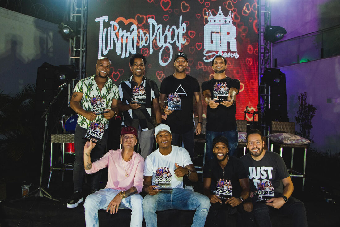 Turma do Pagode recebe premiação