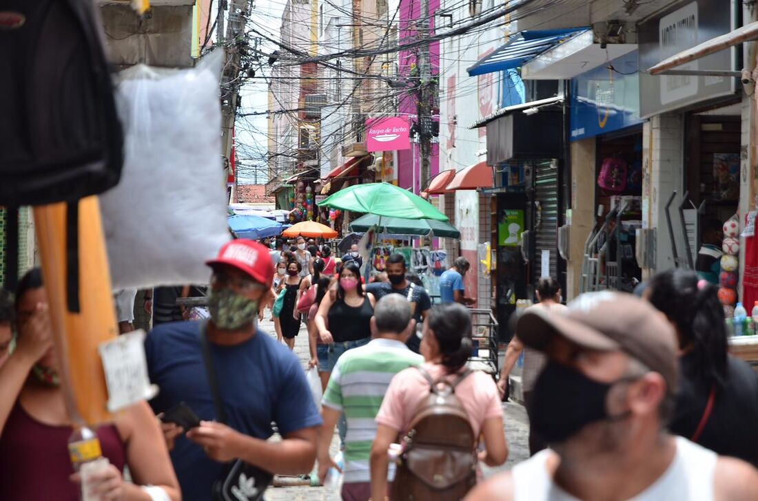 Consumidores no Centro do Recife