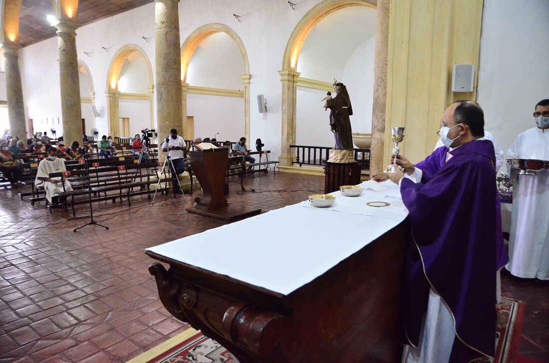 Missa das Cinzas na Igreja do Alto da Sé, em Olinda