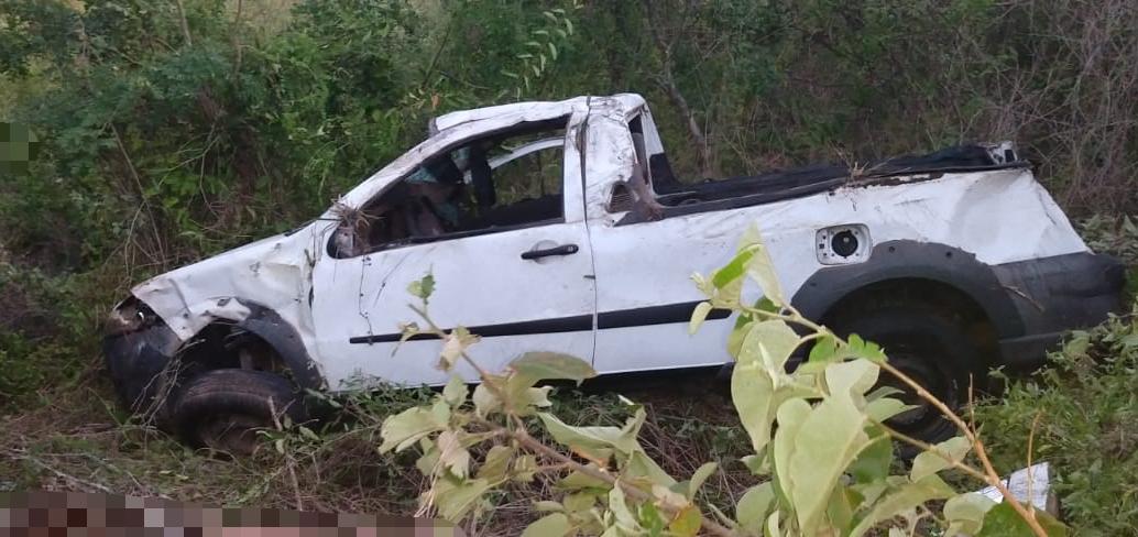 Caminhonete capotou na rodovia federal